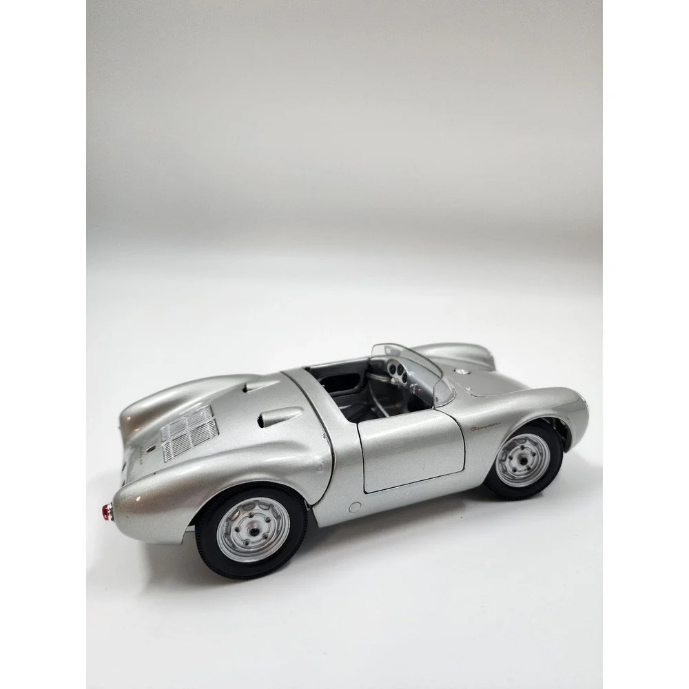Maisto Porsche 550 A Spyder Silver Diecast Model Car 1/18 Scale 12040